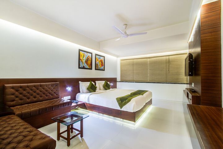 Room 14 of 34