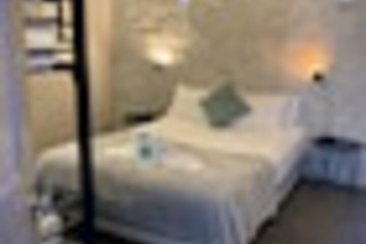 Room 53 of 243