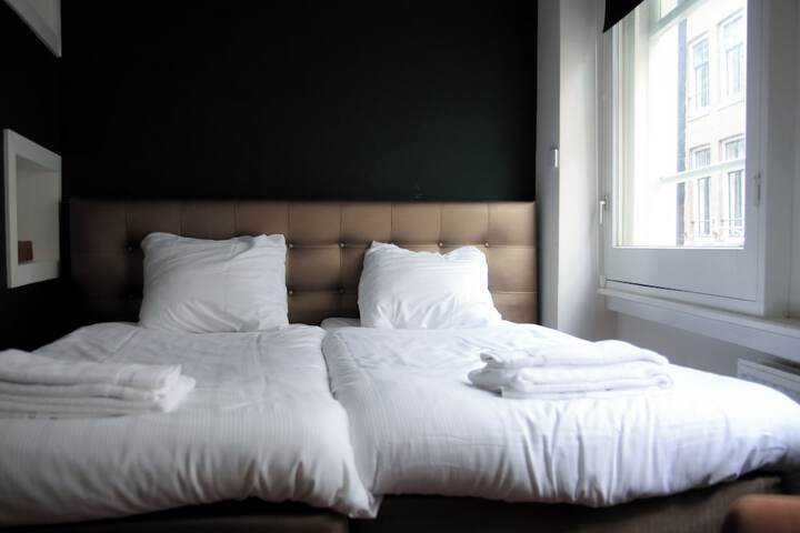 Room 16 of 132