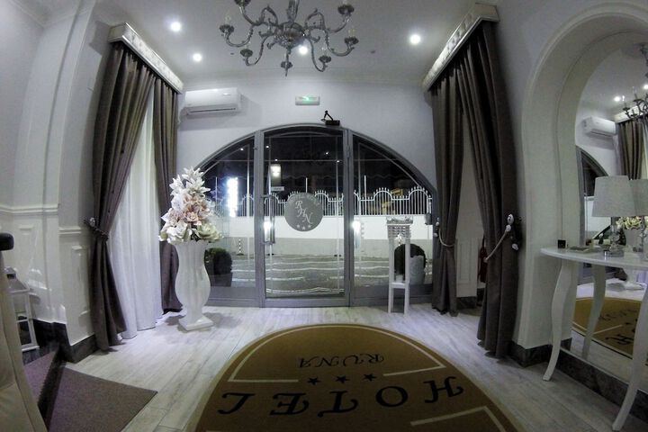 Hotel 2 of 39