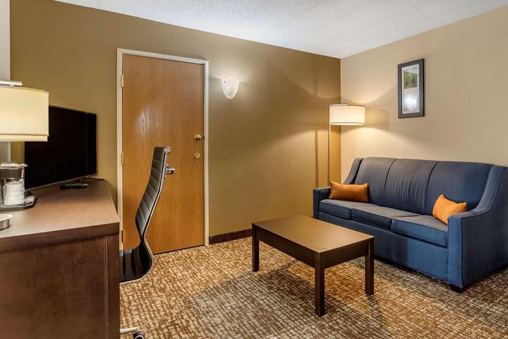 1 King Bed (1 of 14)