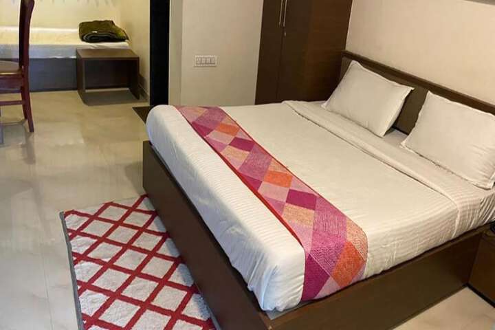 Room 2 of 30