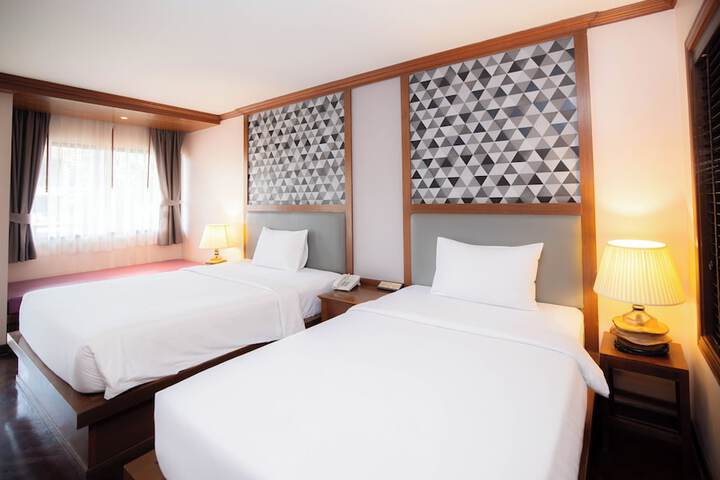 Room 53 of 98