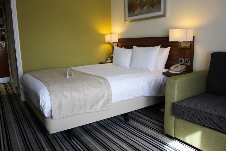 Room 14 of 100