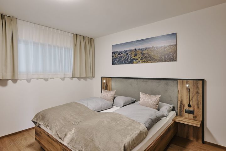Room 13 of 18