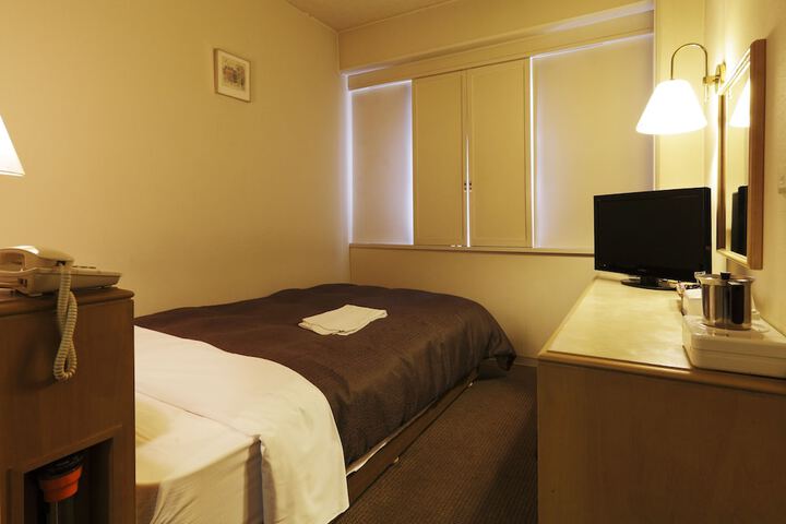 Room 4 of 33