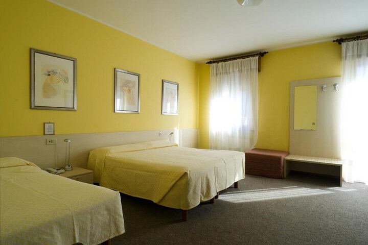 Room 10 of 39