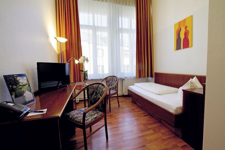 Room 6 of 51
