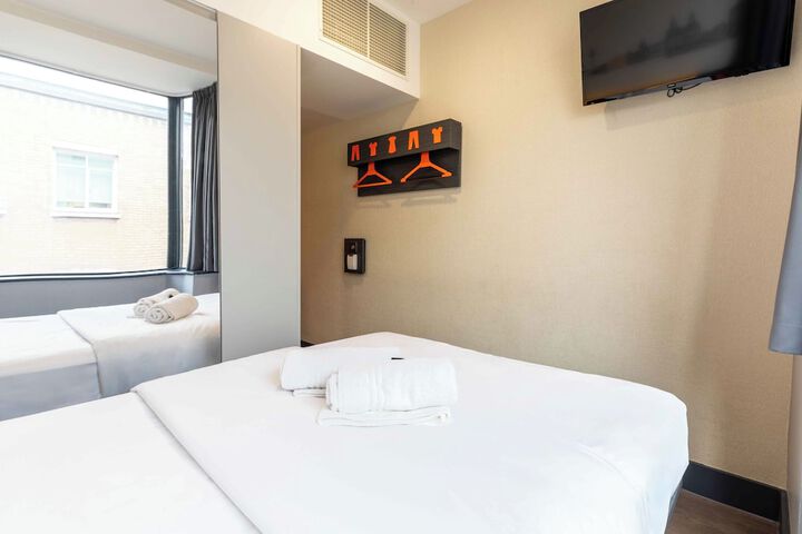 Room 13 of 37