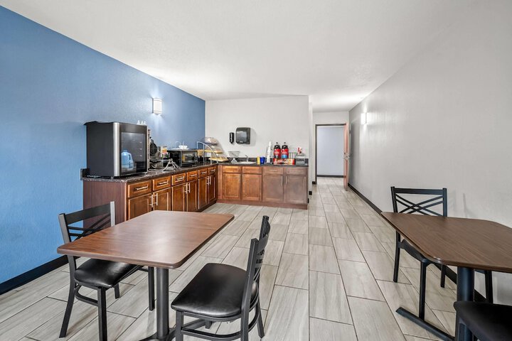 Breakfast/Coffee Service 29 of 34