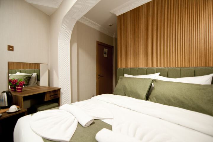 Room 5 of 28