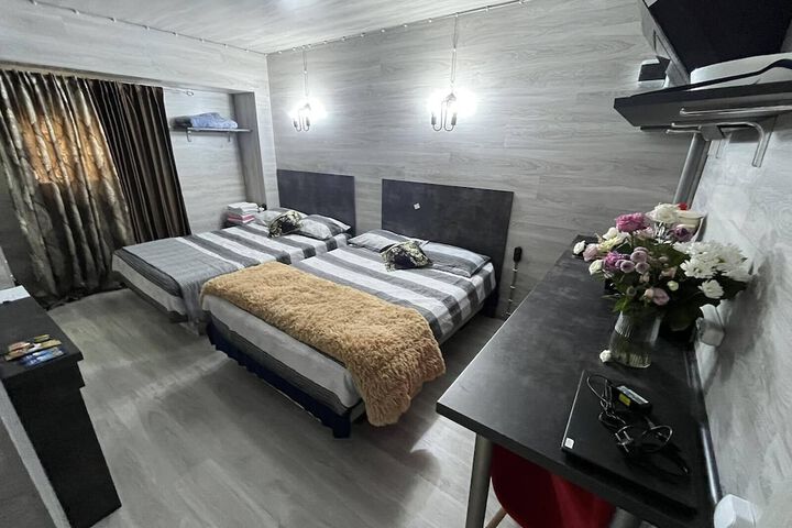 Room 4 of 106
