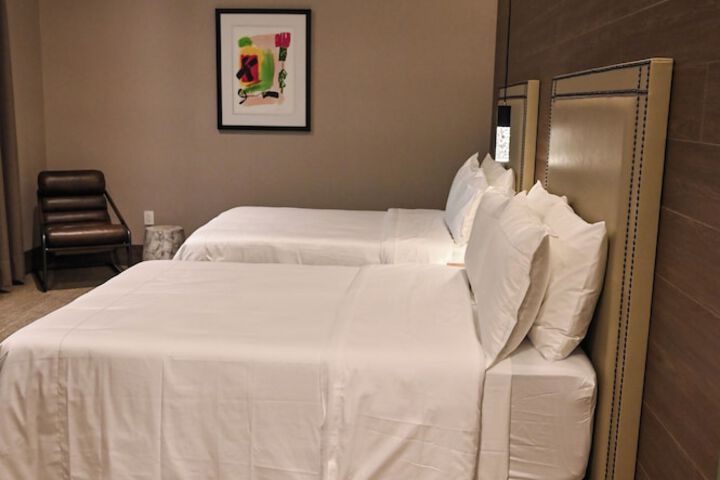 Room 4 of 73