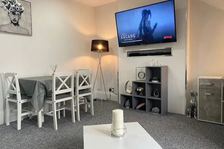 Room 4 of 12