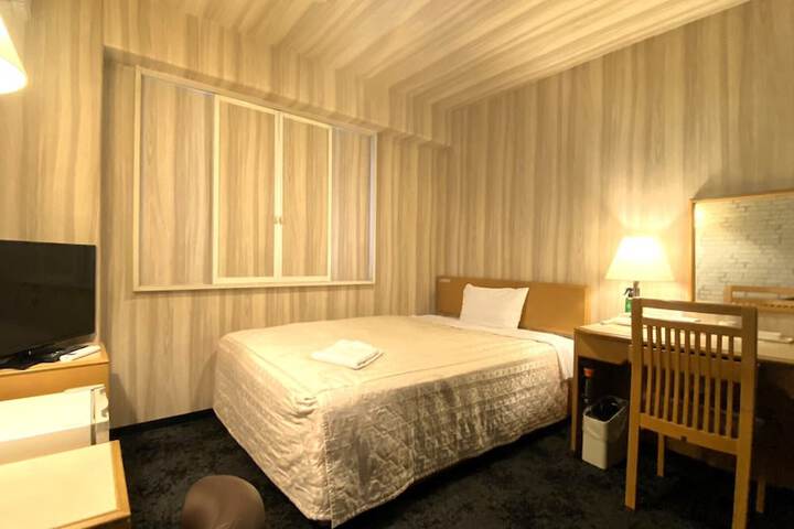 Room 9 of 33