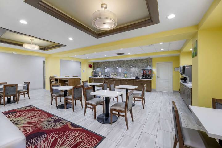 Breakfast/Coffee Service 32 of 36