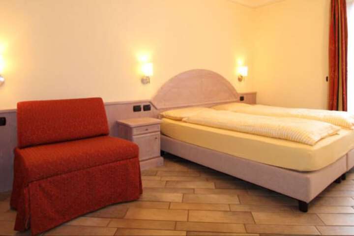 Room 15 of 19