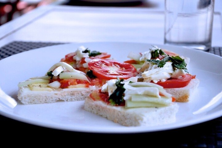 Dining 11 of 20