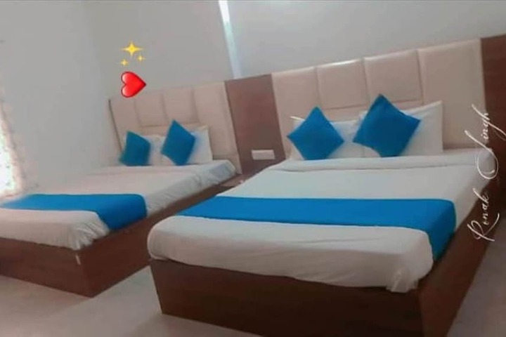 Room 4 of 12