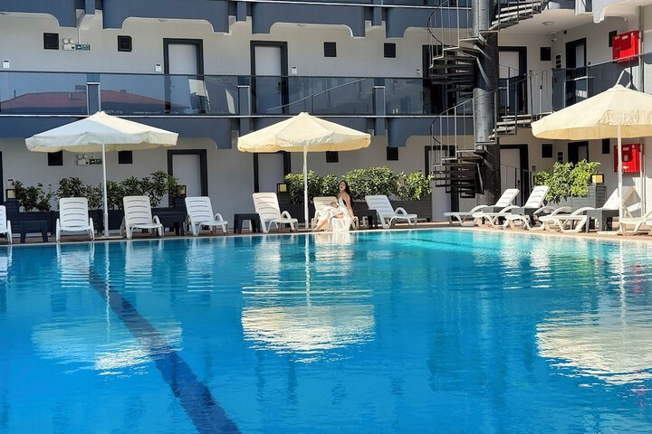 Pool 33 of 58