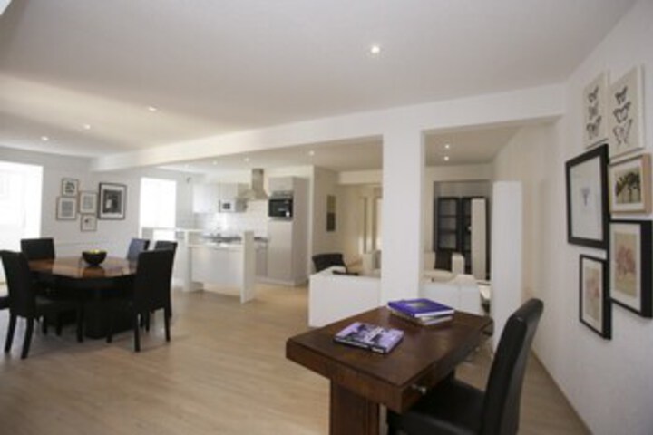 Room 5 of 10