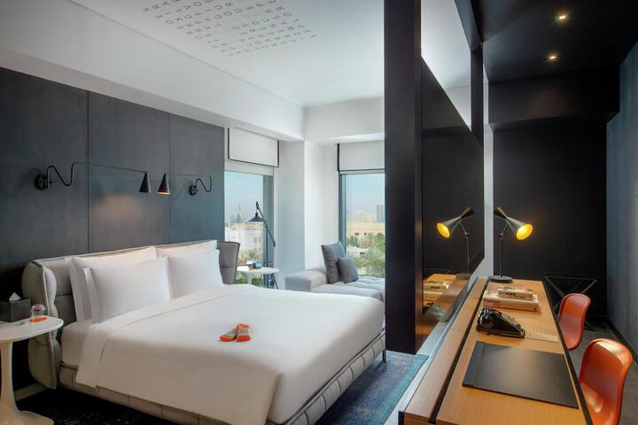 Room 17 of 74