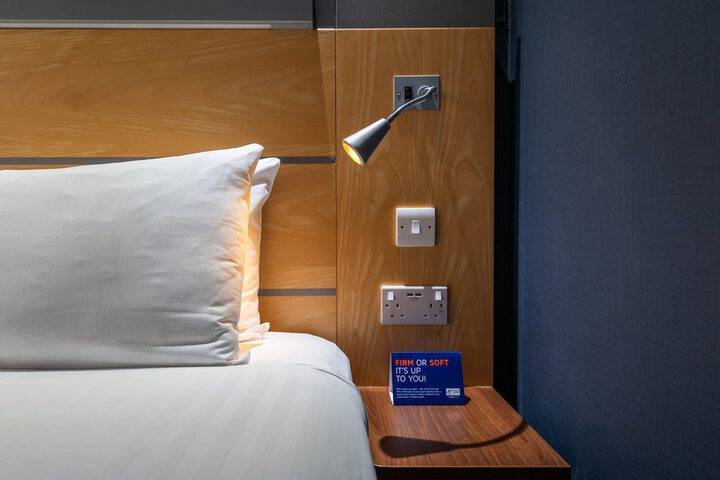 Room 32 of 93