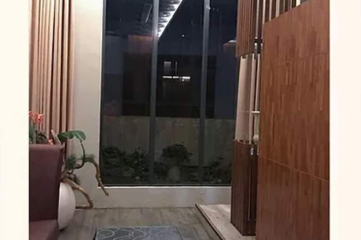 Room 9 of 33