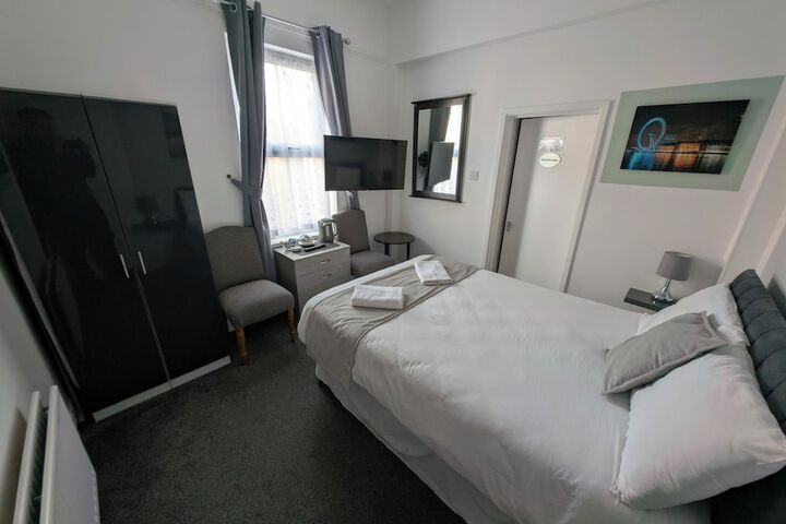 Room 7 of 14