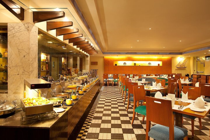 Dining 48 of 58