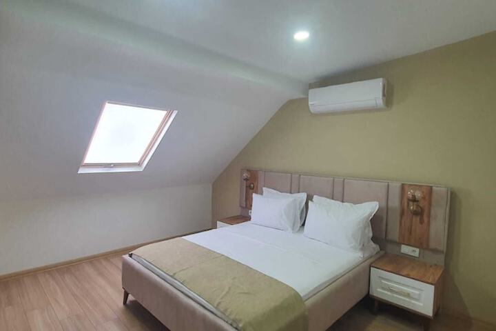 Room 4 of 23