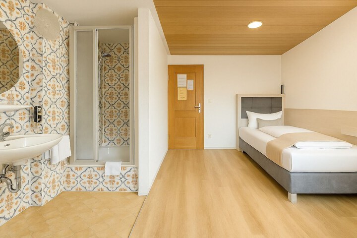 Room 14 of 65