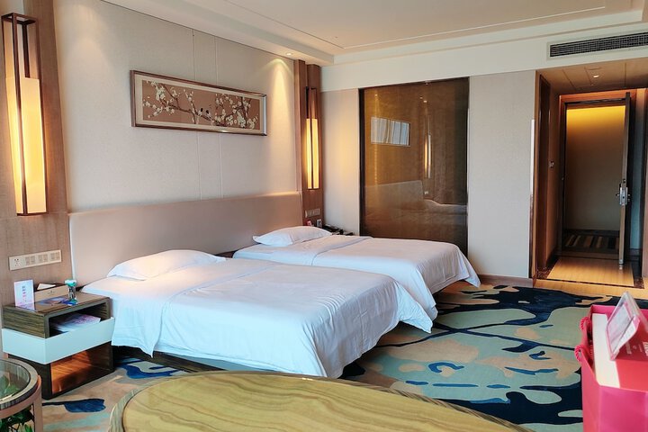 Room 6 of 50