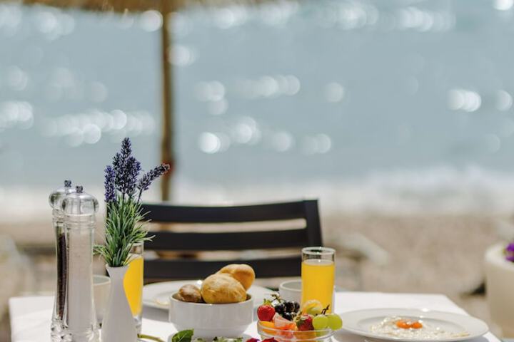Breakfast/Coffee Service 169 of 235