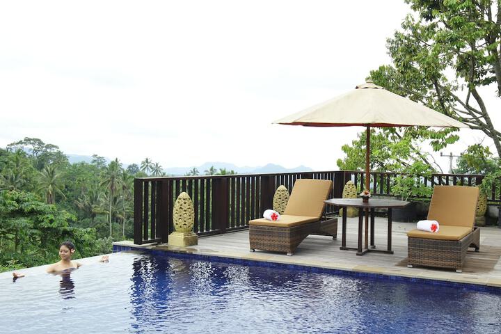 Pool 19 of 28