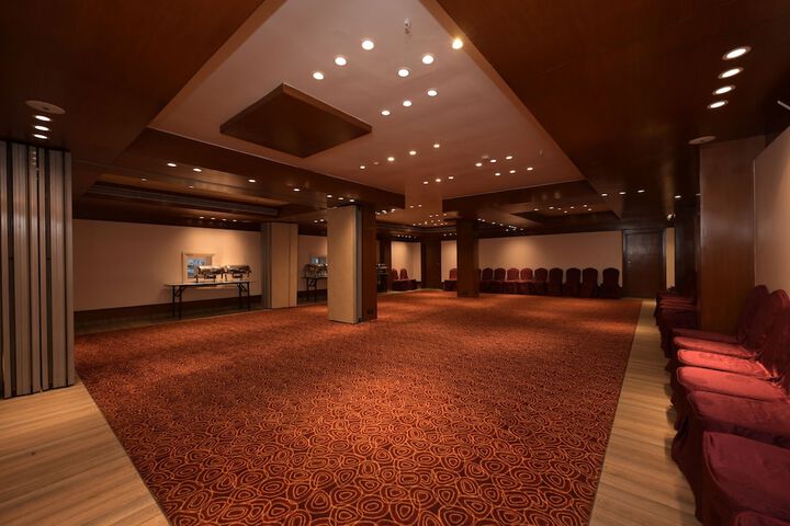 Ballroom/Hall 44 of 48