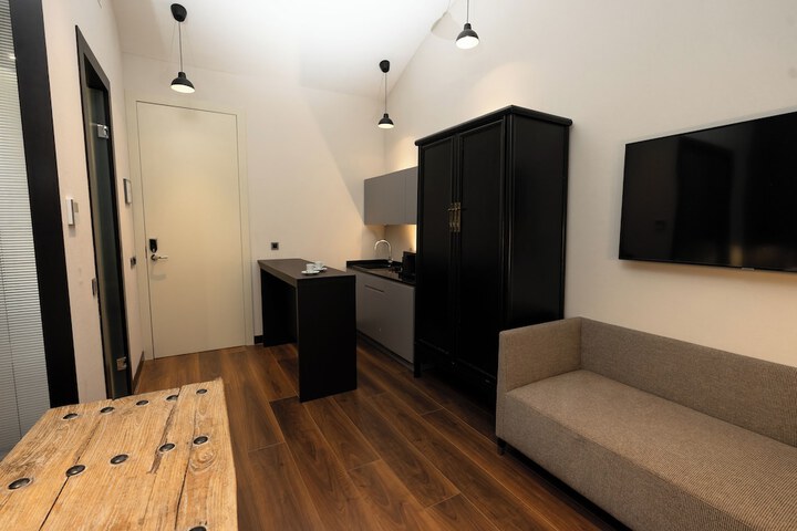 Room 32 of 77