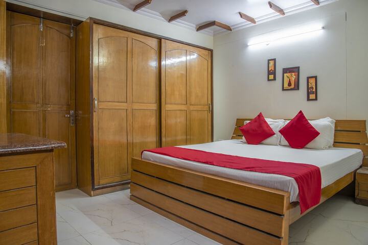 Room 12 of 17