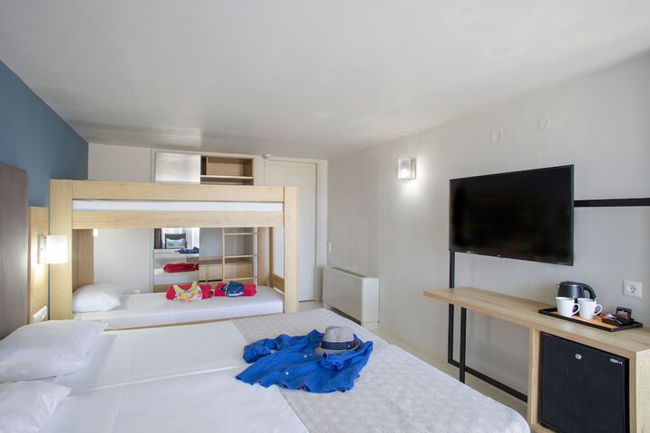 Room 7 of 143