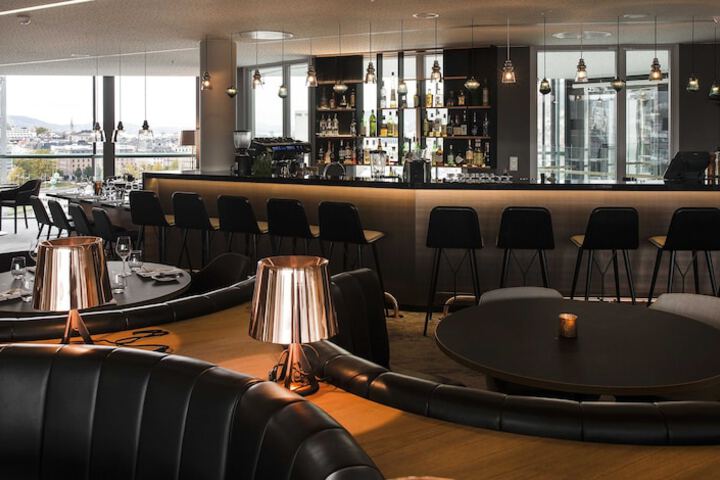 Lounge 37 of 43