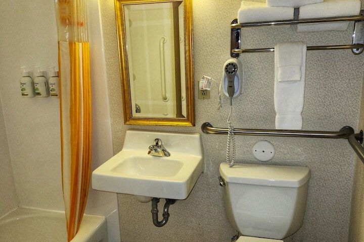 2 Double Beds (6 of 9)
