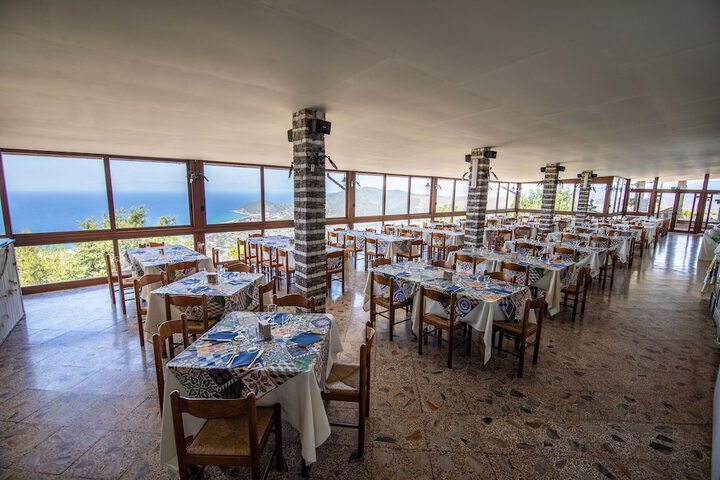 Dining 68 of 101