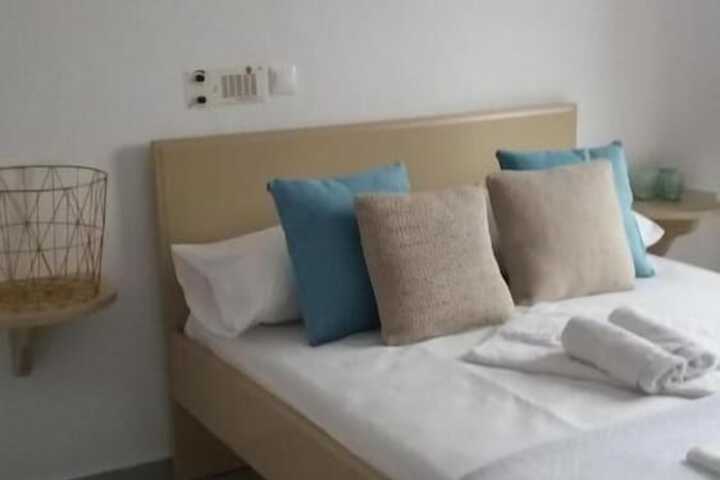 Room 3 of 16