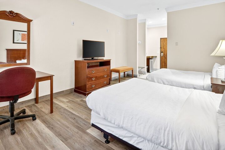 Room 11 of 28