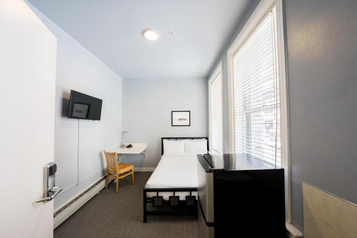 Double or Twin Room Shared Bathroom