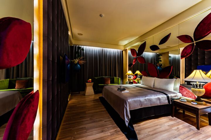 Room 9 of 23