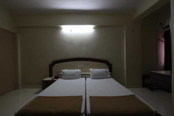 Room 33 of 61
