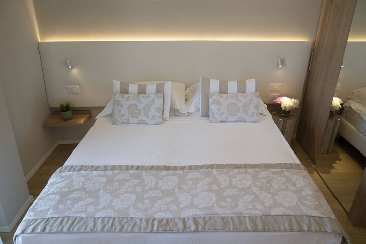 Room 40 of 99
