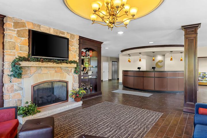 Entrance & Lobby
