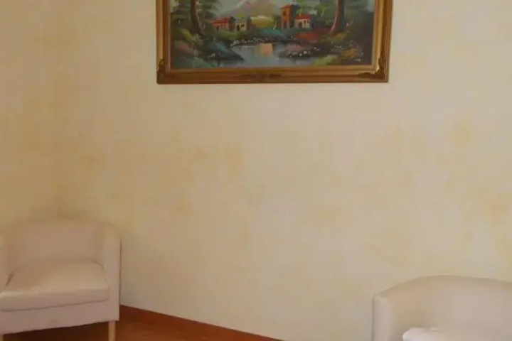 Room 2 of 9